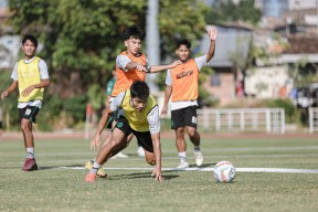 Jelang Hadapi Persikabo 1973, Aji Santoso Evaluasi Lini Pertahanan