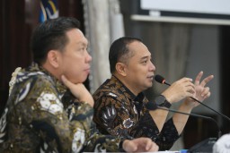 Pemkot Surabaya Pastikan THR Dibayar Tepat Waktu, Buka Posko Pengaduan