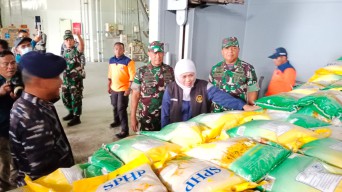 Forkopimda Jatim Kembali Kirim Logistik Melalui KRI dr Soeharso ke Masalembu