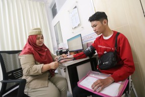 Pemkot Surabaya Semarakkan Hari Pahlawan: ASN Kenakan Busana Perjuangan dan Nuansa Merah Putih