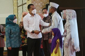 Wali Kota Eri Ingin Semua Warga Surabaya Tercatat Pernikahannya di Negara d