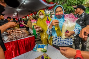 Stabilkan Harga dan Jaga Stok Bahan Pokok, Pemkot Surabaya Gelar Pasar Murah di 244 Titik