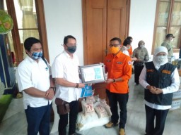 THR Direksi dan Komisaris PTPN XI untuk Sembako Kemanusiaan