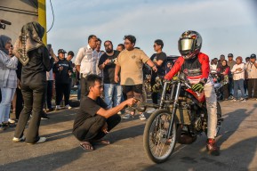 Pemkot Surabaya dan Amari Auto Group Gelar Latihan Drag Motor di Sirkuit GBT