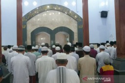 Berbeda dengan Pemerintah, Jamaah Al Muhdlor Salat Id Hari Ini