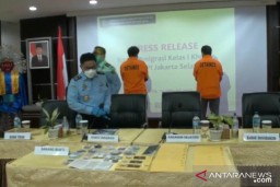 Jual Permata Imitasi Dua WNA India Ditangkap Petugas Imigrasi