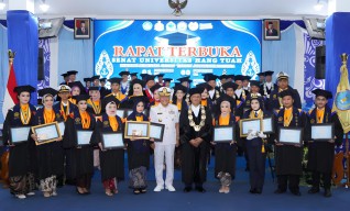 Sebanyak 373 Mahasiswa Universitas Hang Tuah Surabaya Mengikuti Wisuda Semester Genap 2023/2024
