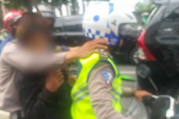 Bawa Samurai saat Demo, Pemuda 19 Tahun Diamankan Polisi