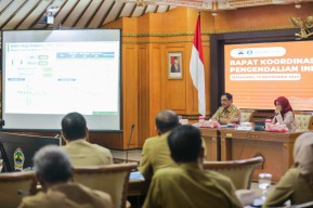 Tekan Inflasi, Jateng Tingkatkan Operasi Pasar dan Bagikan Bibit Cabai