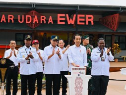 Resmikan Pengembangan Bandara Ewer, Presiden: Asmat Akan Semakin Berkembang dan Maju
