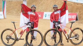 Kakak Beradik Pembalap Sepeda Asal Lumajang Sabet Emas di Sea Games 2023
