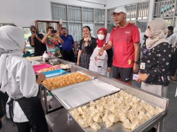 Sambangi SMKN 4 dan SMKN 2 Surakarta, Ganjar Apresiasi Pelajar Percaya Diri Tunjukkan Karya