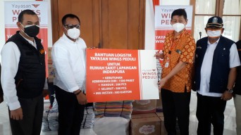 Yayasan Wings Peduli Berikan Bantuan untuk RS Lapangan Bangkalan