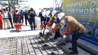 Perpanjangan Dermaga Teluk Lamong Pangkas Waktu Tunggu Kapal Sandar