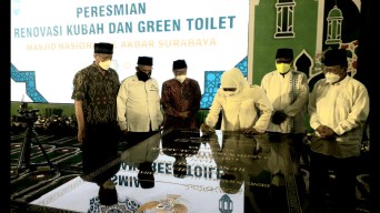 Khofifah Resmikan Renovasi Kubah dan Green Toilet Masjid Al- Akbar