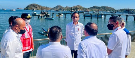 Presiden Jokowi Tinjau Proyek Sarana Hunian di Labuan Bajo