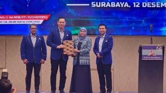 Partai Demokrat Resmi Rekomendasikan Khofifah dan Emil di Pilgub Jatim 2024