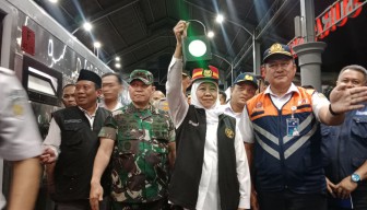 Gubernur Khofifah Puji Peningkatan Performa Layanan Transportasi Kereta Api