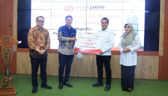 Tambah Keindahan Kota Probolinggo, Bank Jatim Serahkan CSR Revitalisasi Jam Menara