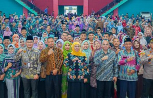 HBH Bersama 1.600 Guru Se-Bakorwil Madiun, Khofifah Pesankan Tak Hanya Kejar Prestasi Akademik Tapi Juga Bangun Akhlakul Karimah