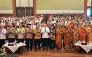 Pj. Gubernur Jawa Timur Adhy Karyono Ajak Umat Buddha Perkuat Moderasi dan Kerukunan Antarumat Beragama
