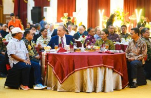 Pj Gubernur Jawa Timur Adhy Karyono Promosikan Pariwisata Jatim di Welcome Dinner JWG Indonesia-Prancis