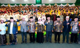 Khofifah Indar Parawansa Berikan Pengarahan di Silaturahmi Akbar Sarjana dan Magister Lulusan PTKI/Mahad Aly