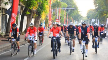 Pj. Gubernur Jatim Lepas 250 Peserta Road Bike II Gowes Kemerdekaan