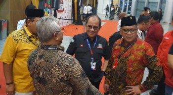 Hasto Kristiyanto Puji Gagasan Risma-Gus Hans dalam Debat Terakhir Pilgub Jatim