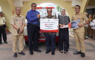Tingkatkan Pelayanan Kesehatan, Bank Jatim Serahkan CSR Ambulance Kepada RSUD Haji Provinsi Jawa Timur