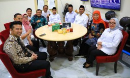 Usai Retreat, Khofifah-Emil Silaturahmi ke Jokowi di Surakarta