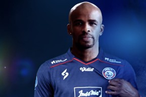 Setelah 10 Tahun, Greg Kembali Ke Arema Dengan Banyak Harapan