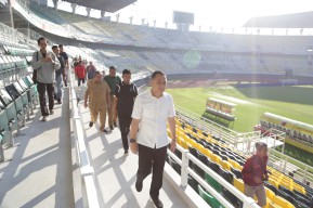 Wali Kota Surabaya Eri Cahyadi Inspeksi Stadion Gelora Bung Tomo Jelang Piala AFF U-19