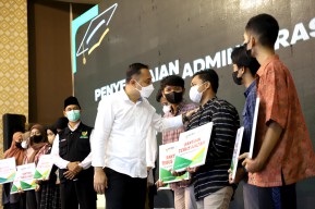 Pemkot Surabaya Bantu Biaya Pendidikan Pelajar SMA Sederajat