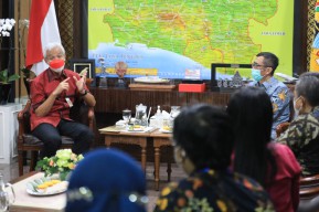 Ganjar Dukung Learning Center Bawang Putih di Tegal