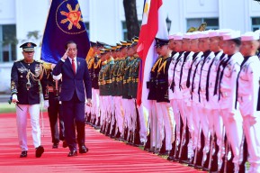 Tiba di Istana Malacanang, Presiden Jokowi Disambut Upacara Resmi