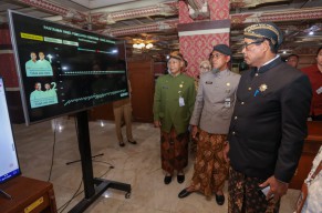 Pj Gubernur Jateng Nana Sudjana Tinjau Kesiapan Desk Pilkada untuk Pantau Pemilu Serentak