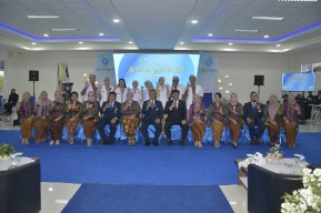 Universitas Hang Tuah Gelar Pengambilan Sumpah dan Pelantikan 8 Dokter Gigi Baru