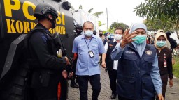 Gubernur Khofifah Berangkatkan Distribusi Vaksin Covid-19
