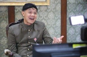 Ganjar : Soal Gedung Biar Saya yang Mikir