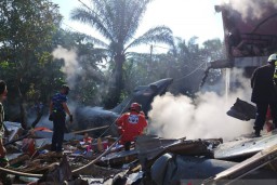 Pesawat Tempur Jatuh, Pilot Melontarkan Diri dan Selamat