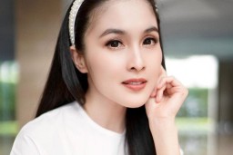 Rahasia Cantik Sandra Dewi  yang Kini Punya Dua Anak