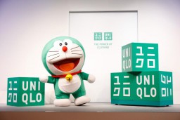 Doraemon Hijau Duta Global Sustainability Ambassador Uniqlo