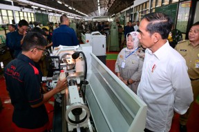 Presiden Tinjau Aktivitas Pembelajaran di SMK Negeri 1 Purwakarta