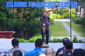 Presiden Joko Widodo Resmikan Kawasan Indonesia Islamic Financial Center