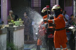 Arif Fathoni : Hati-Hati Pemkot Surabaya Semprotkan Cairan Disinfektan