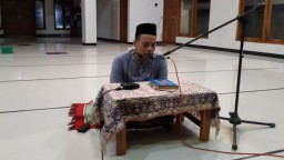 Terapkan Social Distancing, Majelis Ini Tahlilan Jarak Jauh