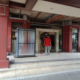 Keberadaan Bilik Disinfektan di Kota Surabaya, Pemkot Abaikan SE Kemenkes