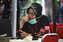 Risma : Penyelesaian Covid-19 Setiap Daerah Beda Cara dan Budaya