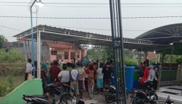Densus 88 Mabes Polri, Geledah Rumah Terduga Teroris di Sukodono Sidoarjo